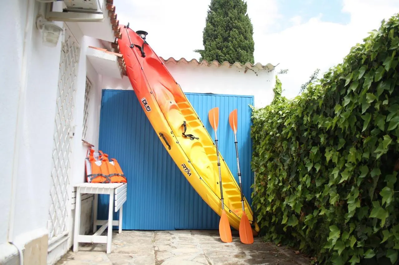 Dom wakacyjny Superb Seafront Villa Cambrils