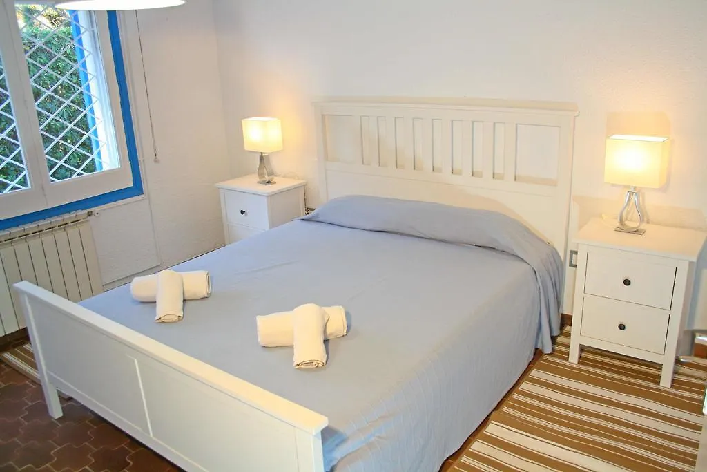 Dom wakacyjny Superb Seafront Villa Cambrils